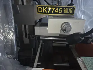 Электроэрозионный проволочный станок DK7745 EDM