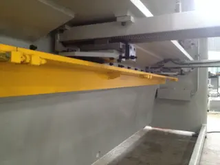 гильотинные ножницы HGH 6x3100