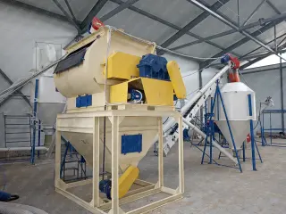 Смеситель горизонтальный одновальный и двухвальный