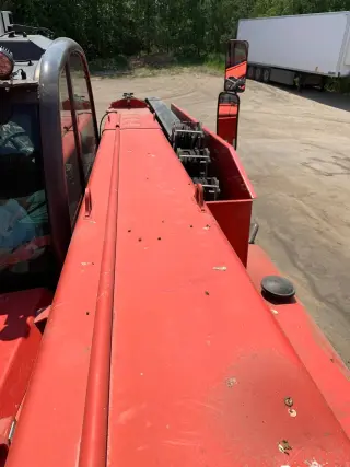 Телескопический погрузчик MANITOU MRT 3050