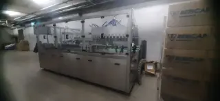 Линия розлива газ/не газ воды, напитков в пэт