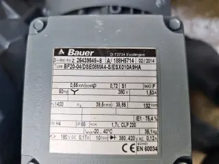 Мотор-редуктор DF20-04/DSE08LA4-S/ESX010A9HA 0,55 кВт 39.5 об/мин 132 Нм