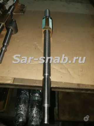 Винт поперечной подачи с гайками для станков
