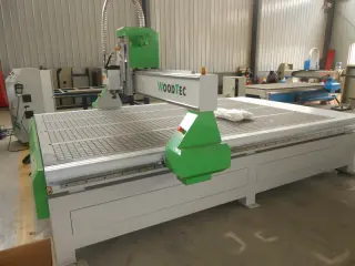 Фрезерно-гравировальный станок с ЧПУ WoodTec H 2030