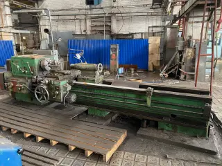 1М63 станок токарно-винторезный (ДИП-300). рмц 2800 мм (рмц 2,8 м)