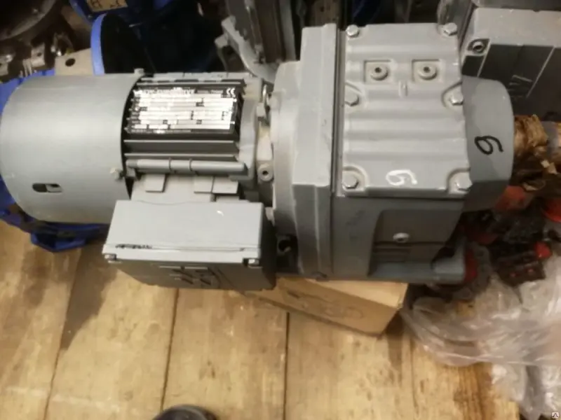 Мотор-редуктор SEW-EURODRIVE R57