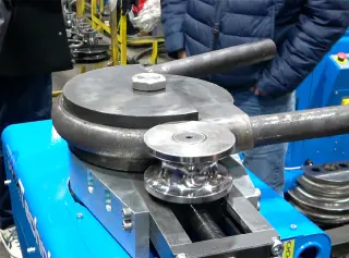 Бездорновый трубогиб с ЧПУ электрический трубогибочный станок RE-60 М TECHNIC
