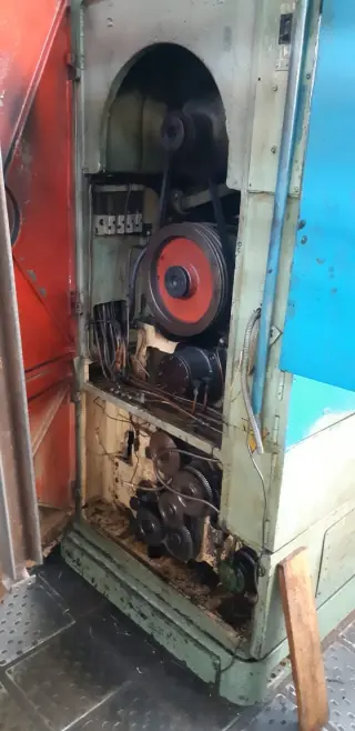 Зубофрезерный станок (аналог 5В312) авс в12 42412