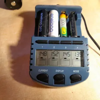 Зaрядноe устрoйство Тесhnolinе BС-900