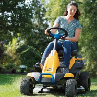 Cub Cadet | Электрическая газонокосилка с сиденьем CC30