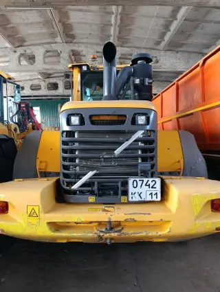 Фронтальный погрузчик Volvo L120F