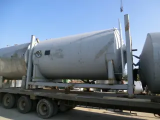 Емкость горизонтального исполнения, нержавеющая, объем 13 куб.м.