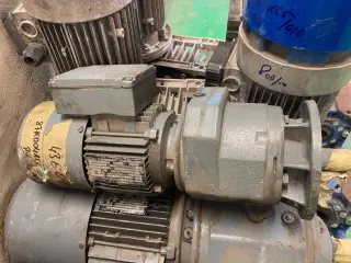 Мотор-редуктор Sew-eurodrive RF43 DT71D4BM