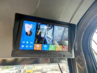 Самоходный бетоносмеситель с самозагрузкой Ynix QGMC6000 (24 м3/час)