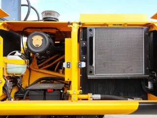Гусеничный экскаватор JCB 205