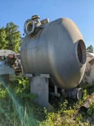 Емкость нержавеющая, объем — 5,5 куб.м., горизонтальная