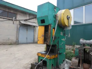 001Е пресс кривошипный 160 тн. усилие