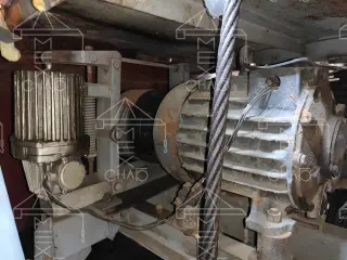 Лебедка подъема стрелы гусеничного крана СКГ-63/100