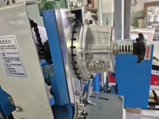 Станок для установки кольцевых механизмов заклепками