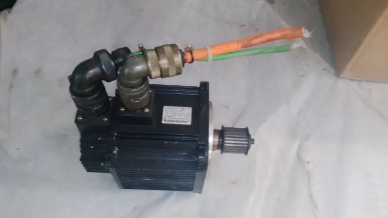 Серводвигатель Yaskawa SGMGH-09 (850 Вт)