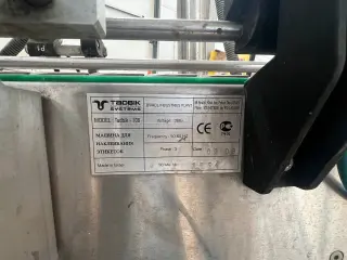 Автоматическая этикетировочная машина TB 100