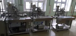 Полуавтоматические машины (QLI-C) для припаивания резинок к заготовкам лицевых масок