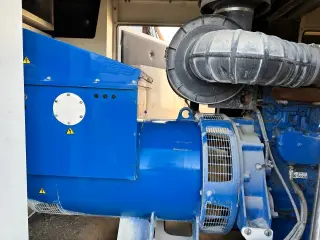 Дизельный генератор FG Wilson P400-3 в кожухе