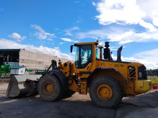 Фронтальный погрузчик Volvo L120F