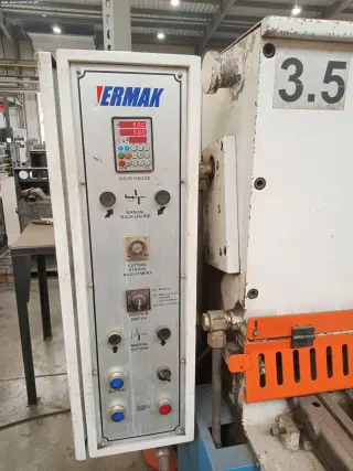 Гильотинные ножницы ERMAK HGS 2600 X 6