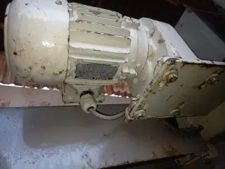 Гильотина электромеханическая Durma MS 1303