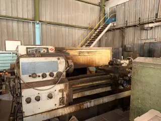 Токарно-винторезный станок МК6056