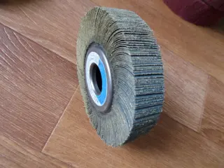 Круг шлифовальный лепестковый КЛ 150*30*32