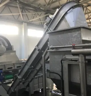 Транспортер наклонный, ленточный «без потерь»