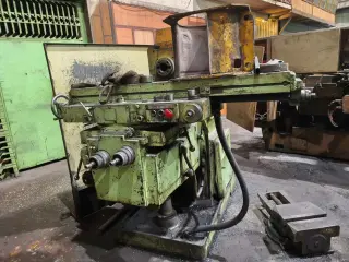 Вертикально-фрезерный консольный станок