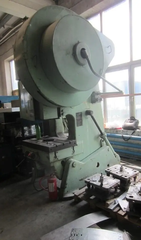 Предлагаем к продаже однокривошипный пресс простого действия КЕ2330 (100 тн усилия)