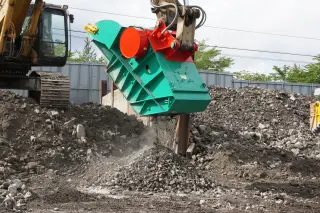 Дробильный ковш / навесная дробилка щековая UEDA NUJ-300