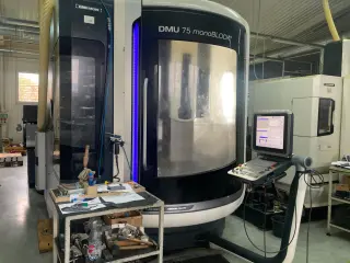 5-осевой вертикальный обрабатывающий центр DMG MORI DMU 75