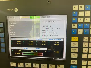 Станок токарный автомат с ЧПУ Pinacho Smart-Turn 7 180 с Барфидером