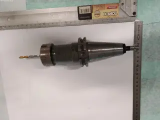 Обрабатывающий центр с ЧПУ HAAS VF-1