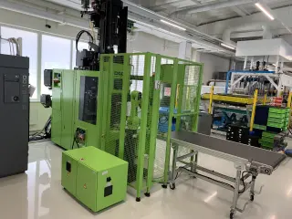 Термопластавтомат ENGEL e-insert 310V/100 Rotary, оснащенный роботом Kuka KR10