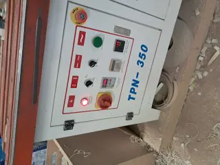 Кромкооблицовочный станок