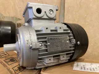 Электродвигатель стандарт DIN Type MS2 802-4 B14