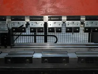Листогибочный пресс AMADA - HFBO 220-4 с ЧПУ 4200 х 220 тонн 6330 = Mach4metal