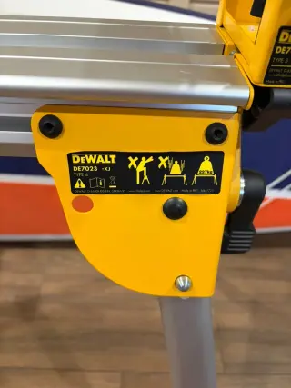 Универсальная подставка для торцовочных пил DeWALT DE7023