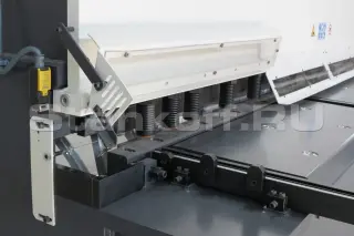 Гидравлическая гильотина с ЧПУ ASSISTMACH V-CUT 3006