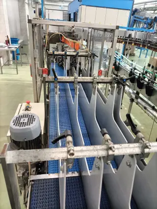 Комплектная линия розлива газ. и негаз. воды 6000 бут/час в ПЭТ 1,5л, 8000 бут/час 075л