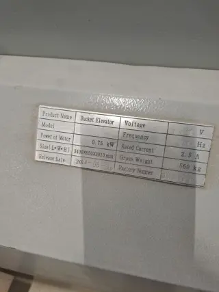 Вертикально упаковочная машина для сыпучих продуктов BF-430