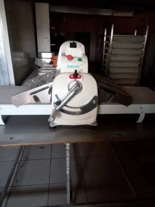 Тестораскаточная машина ROLLMATIC SH50В/08