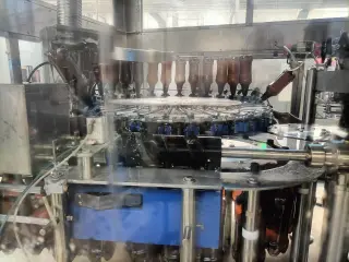 Комплектная линия розлива газ. и негаз. воды 6000 бут/час в ПЭТ 1,5л, 8000 бут/час 075л