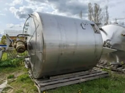 Емкость нержавеющая, объем -10 куб.м., вертикальная, рубашка, термос, мешалка, инв 1916